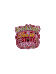 Embleem Where The Story Begins (Middel)